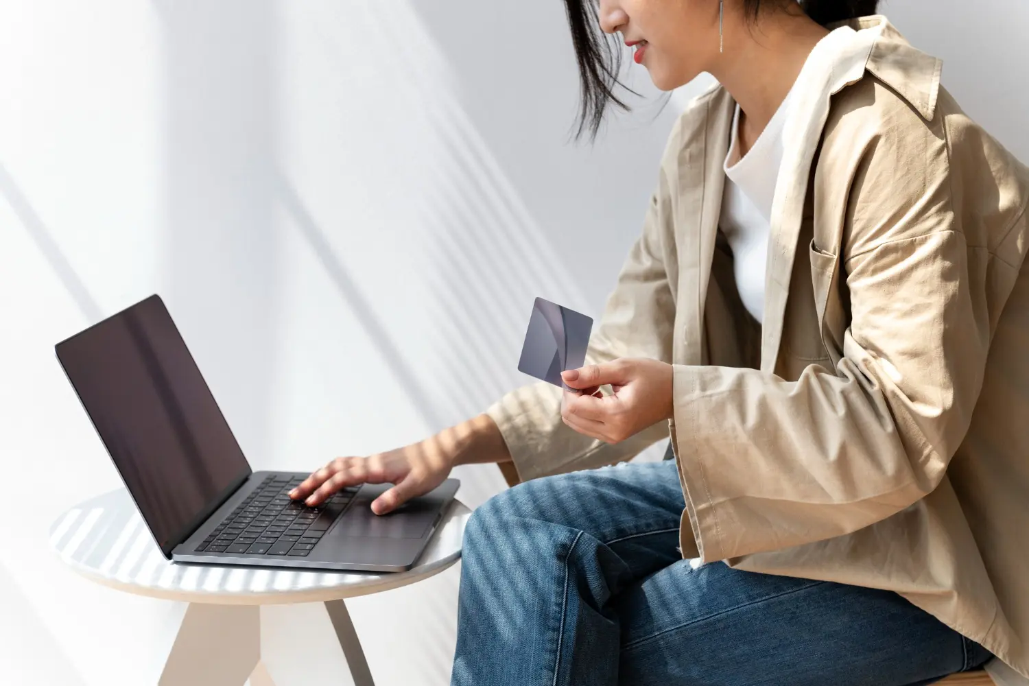 Woman using a laptop for 3D product shopping