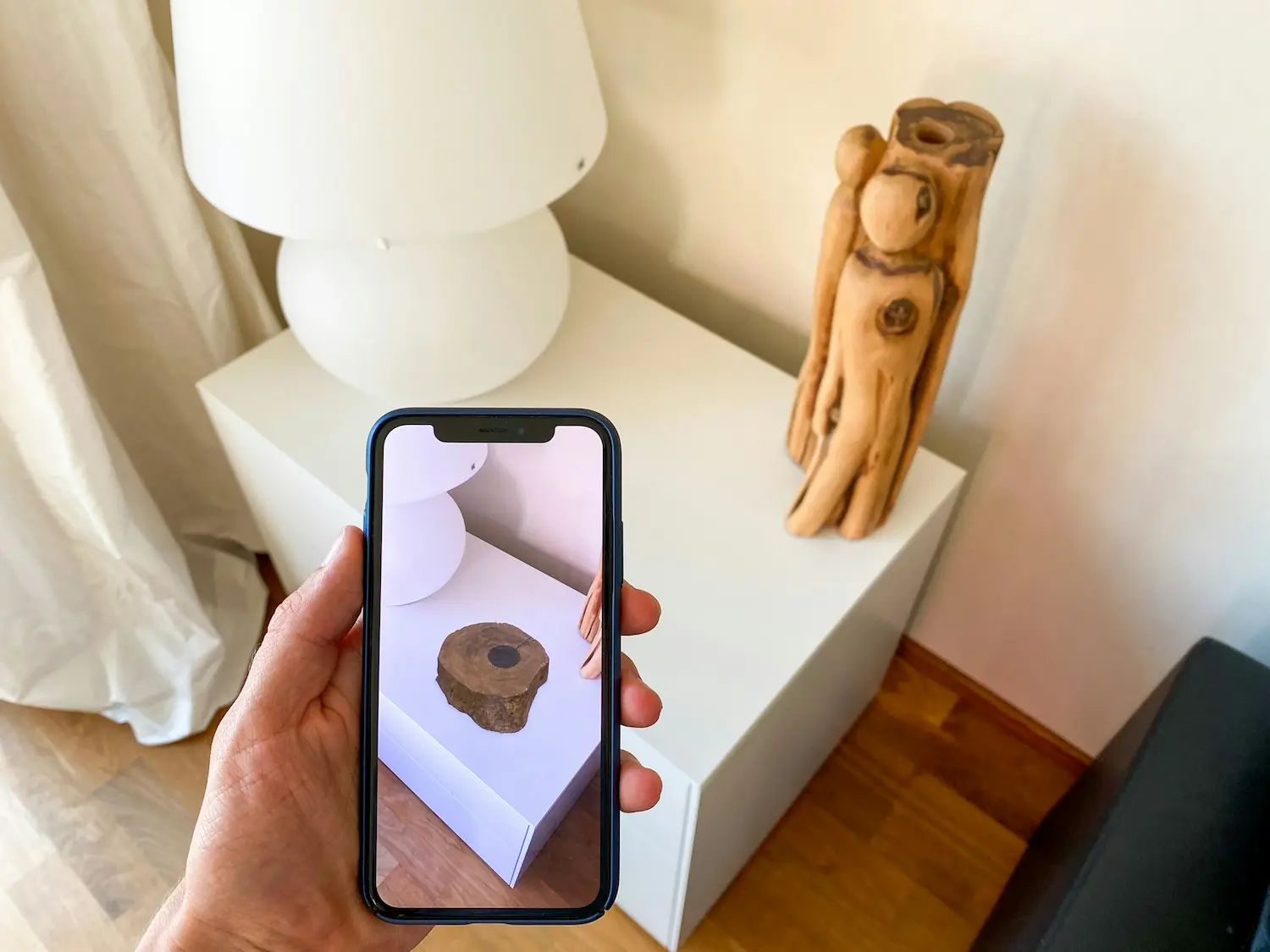 AR object visualization on smartphone