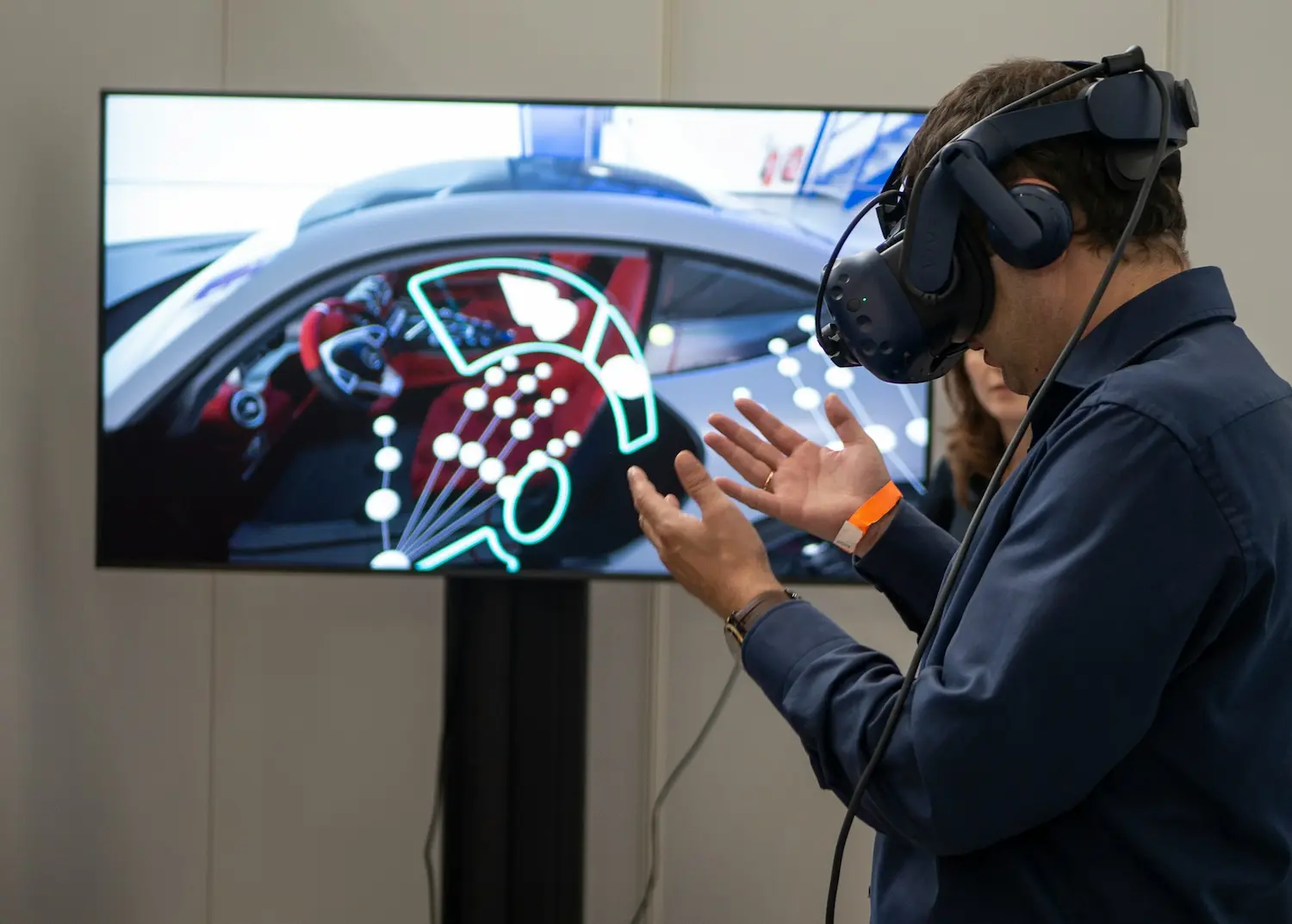 Immersive virtual car interface experience